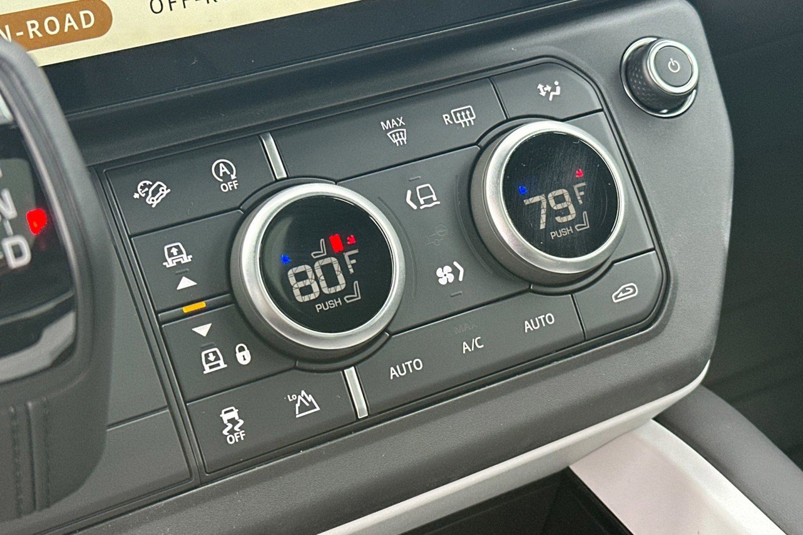 New 2026 Land Rover Defender 130 X-Dynamic SE image 16