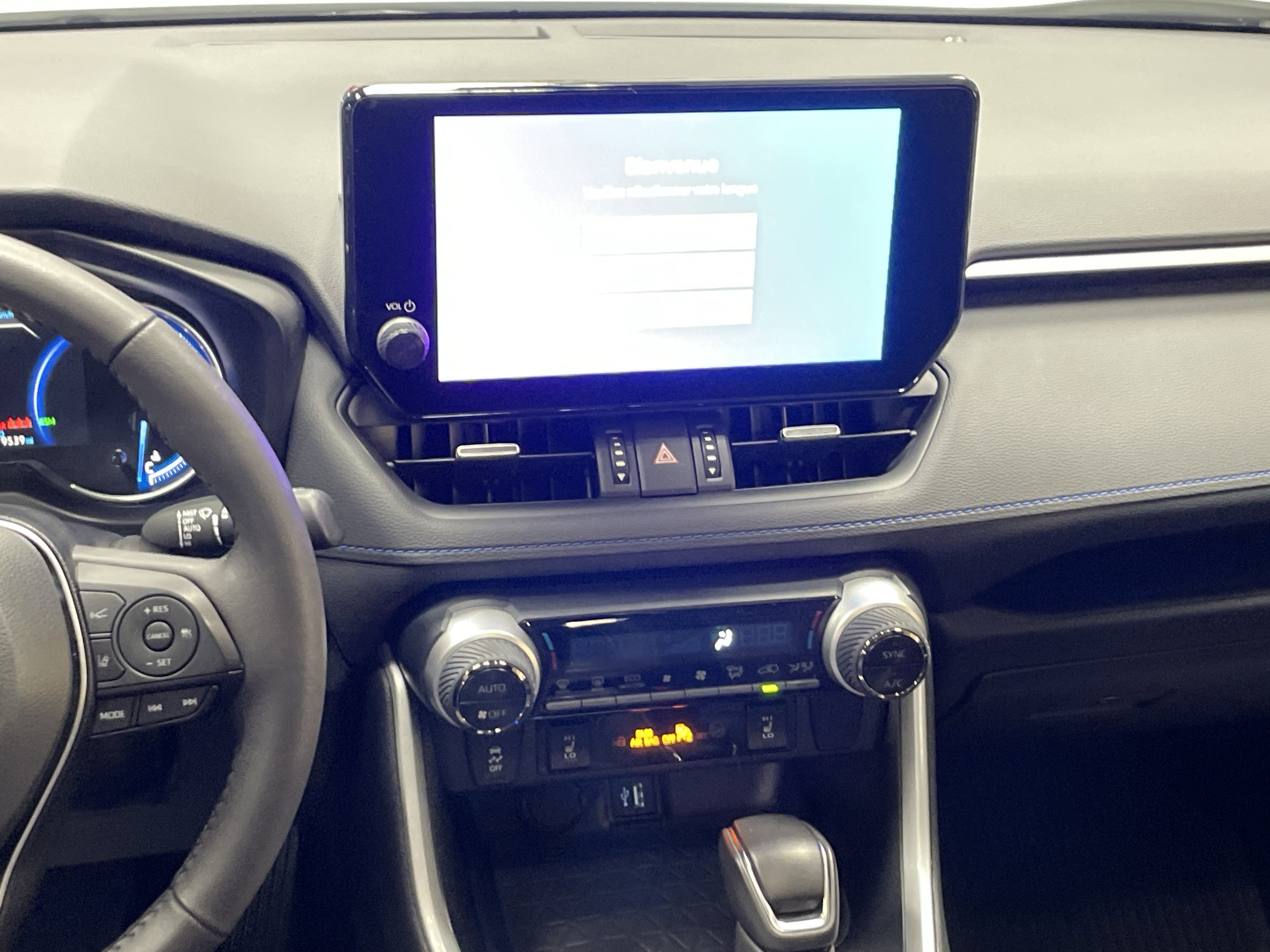 Certified 2025 Toyota RAV4 XSE w/ Weather Package AWD/4WD image 30