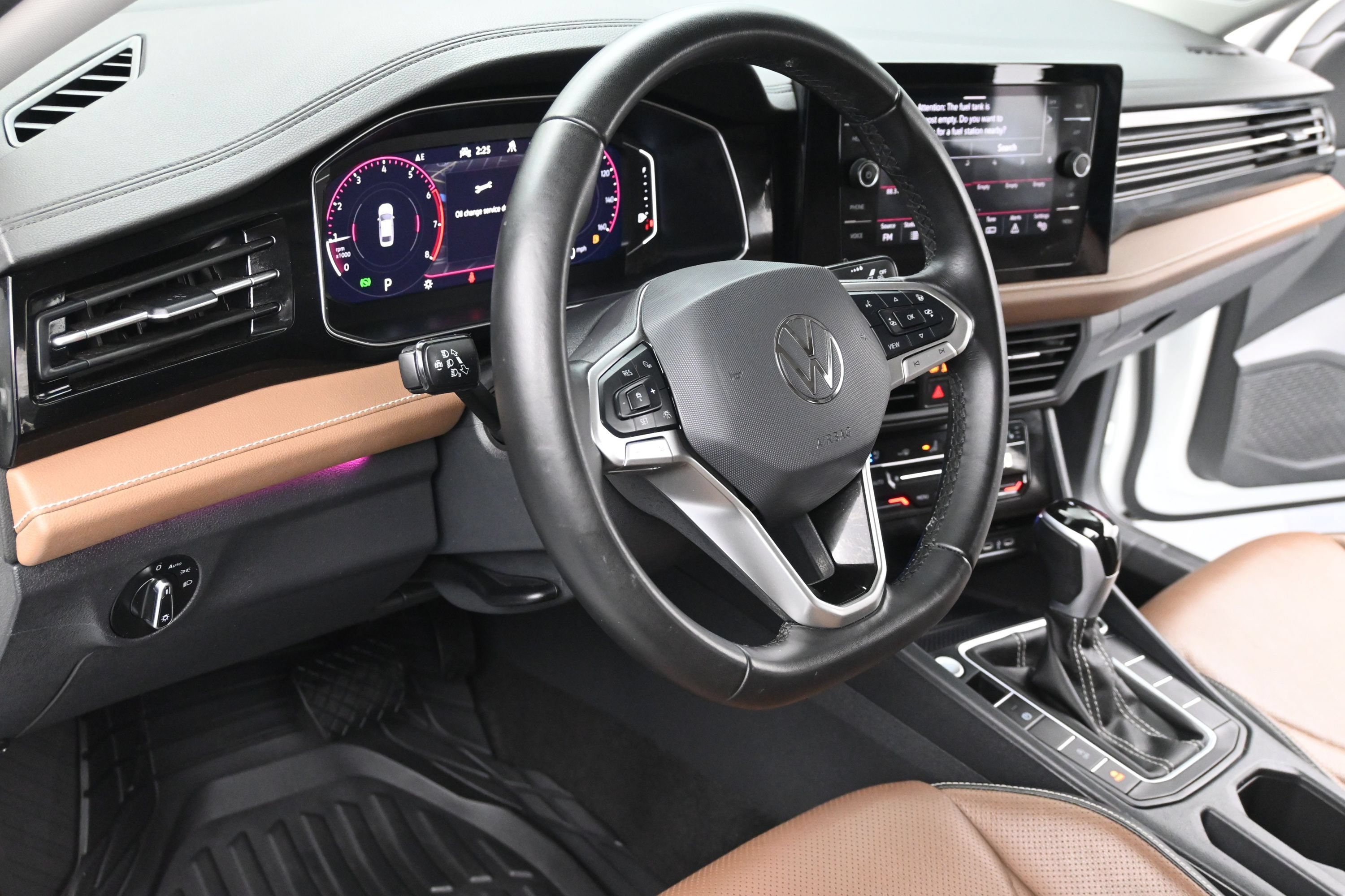 Used 2025 Volkswagen Jetta SEL FWD image 12