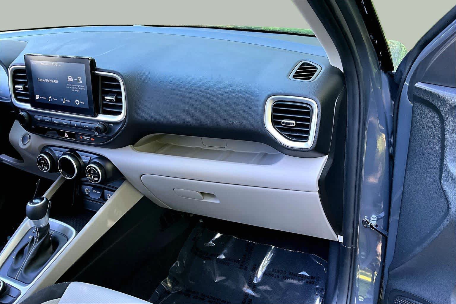 Used 2024 Hyundai Venue SEL FWD image 19