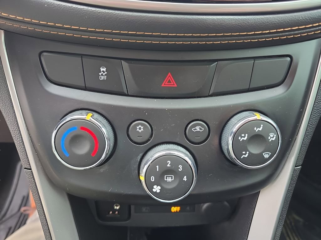 Used 2019 Chevrolet Trax LT w/ LT Convenience Package image 17