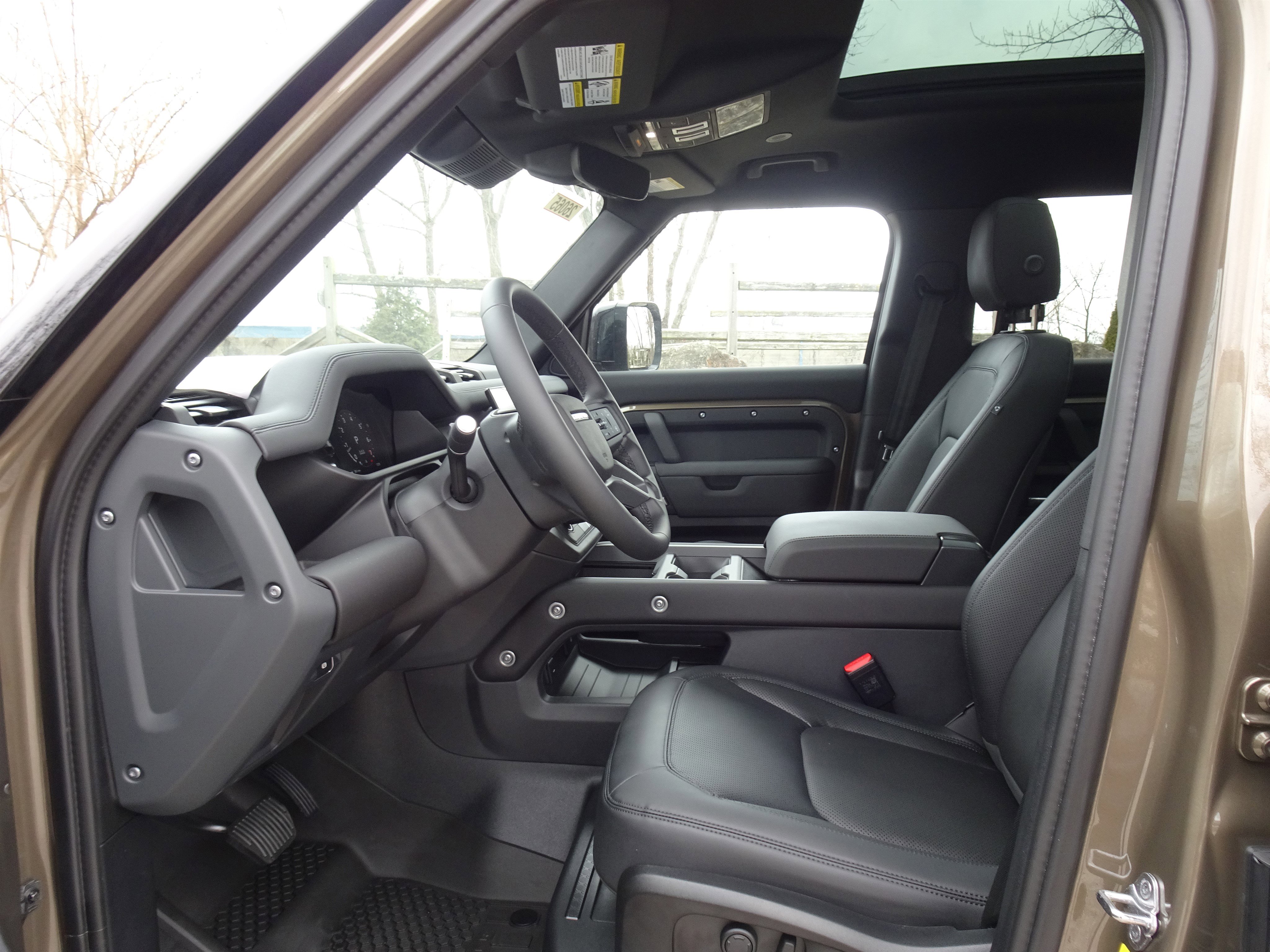 New 2026 Land Rover Defender 110 X-Dynamic SE AWD/4WD image 2