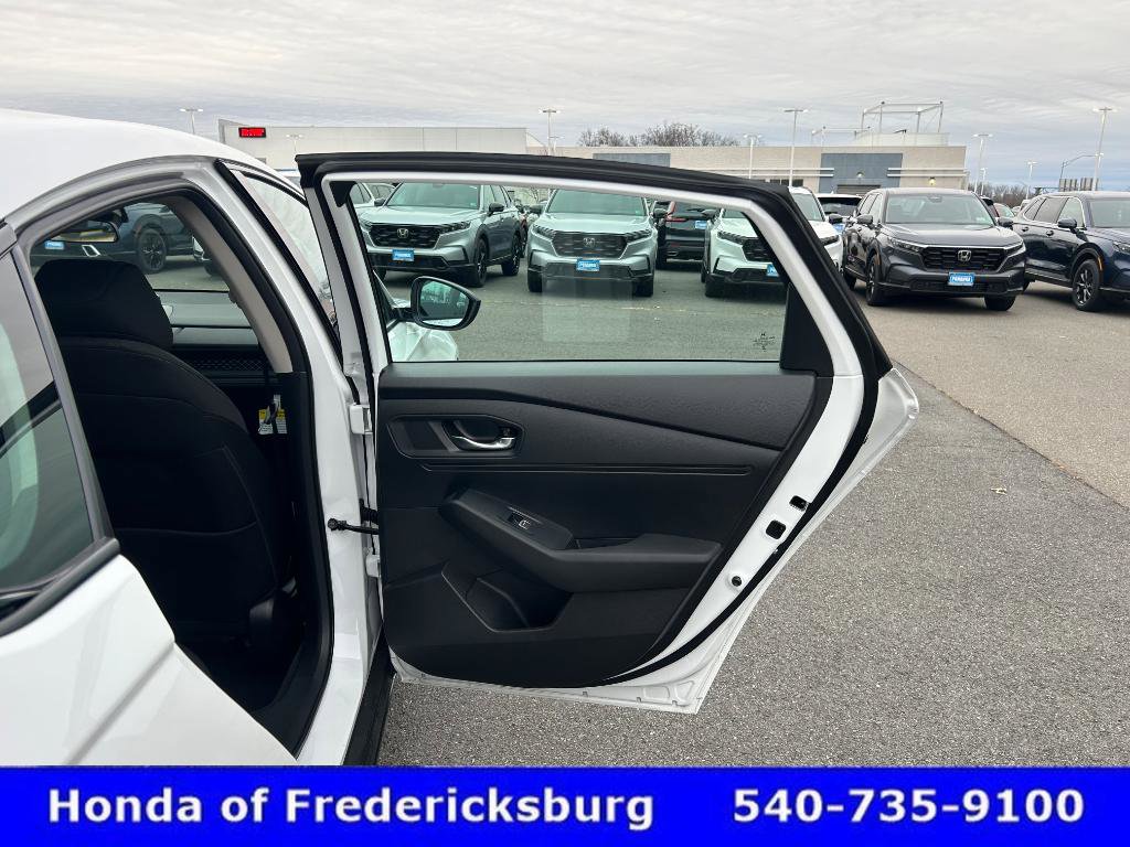 Used 2025 Honda Accord SE image 17