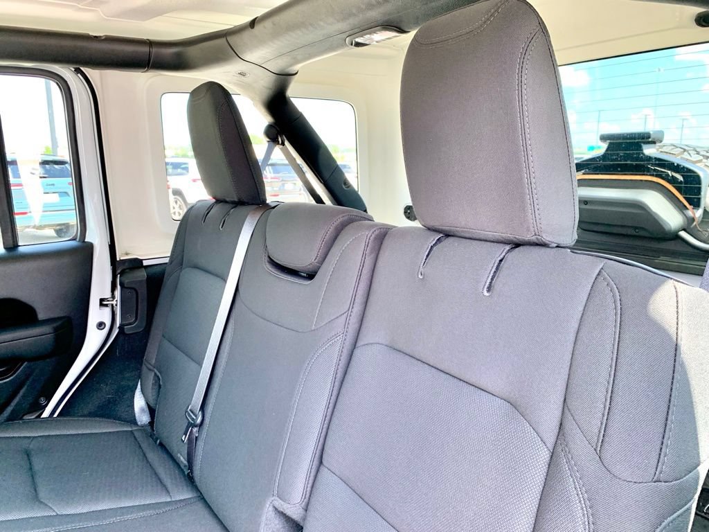 Used 2023 Jeep Wrangler Unlimited Sport AWD/4WD image 15