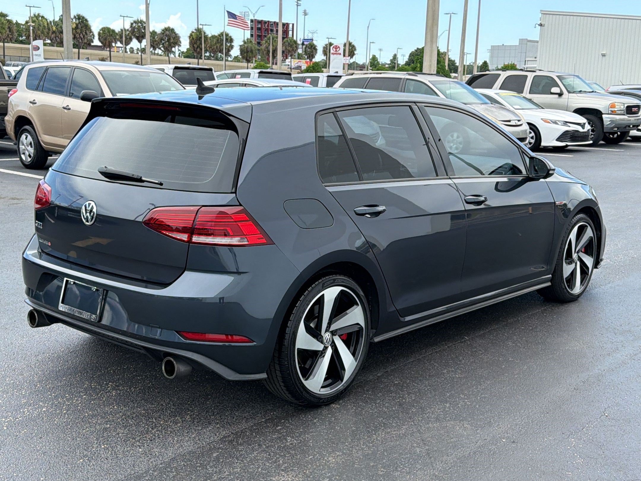 Used 2018 Volkswagen GTI SE w/ SE Leather Package FWD image 9