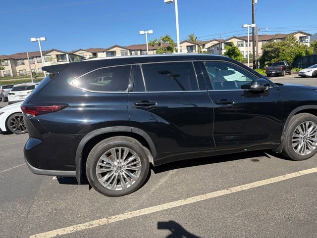 Used 2024 Toyota Highlander Platinum AWD/4WD image 8