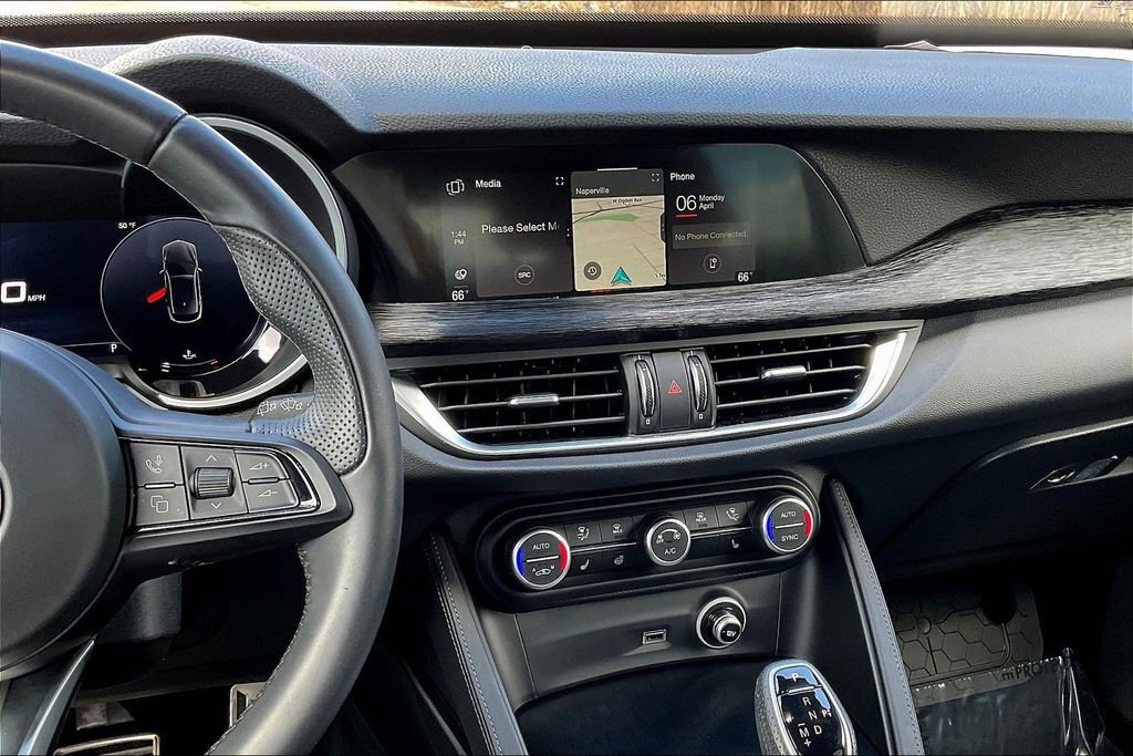 Used 2024 Alfa Romeo Stelvio Sprint image 9