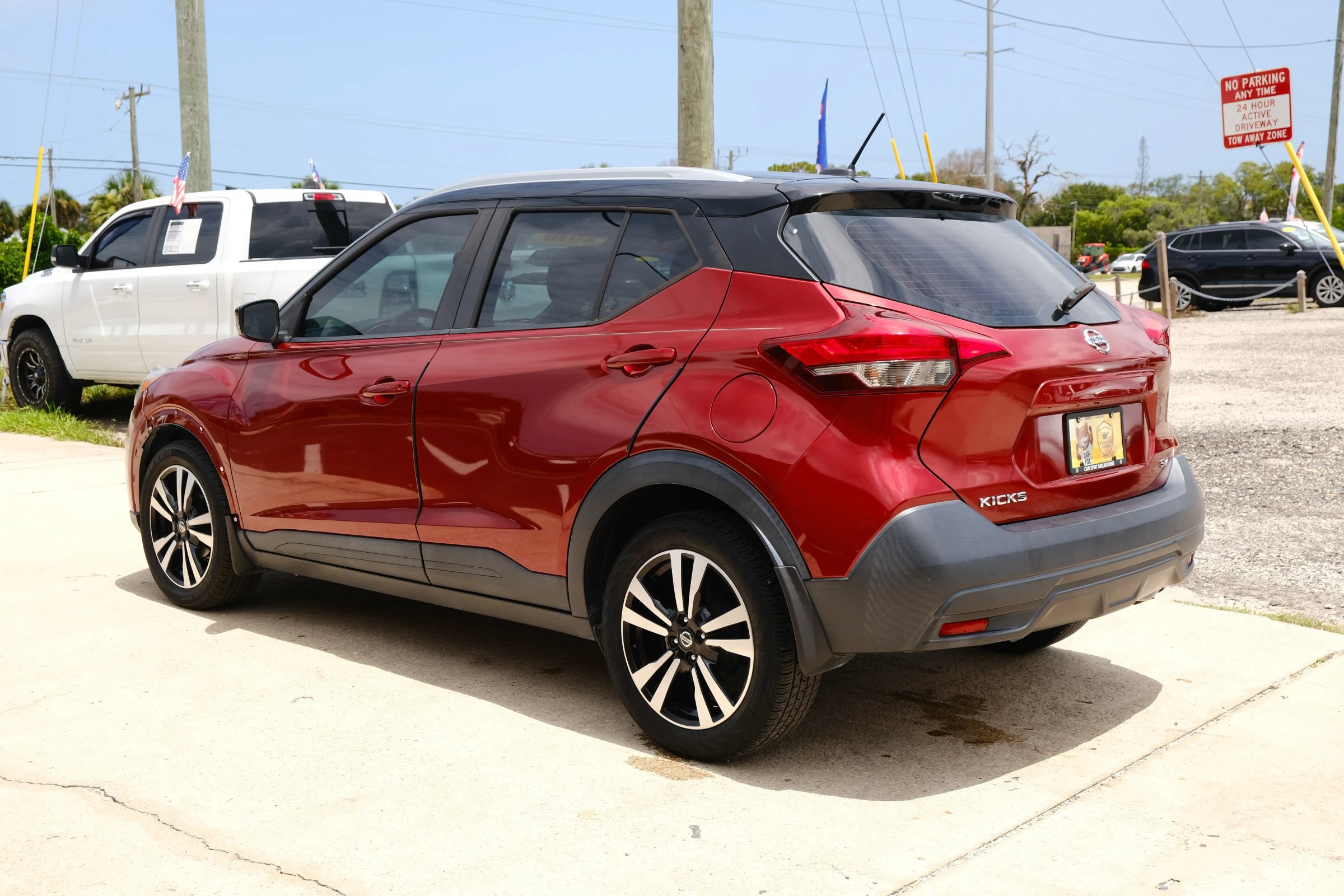 Used 2019 Nissan Kicks SV FWD image 7