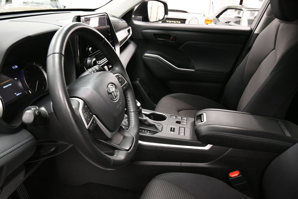 Certified 2024 Toyota Highlander LE image 18