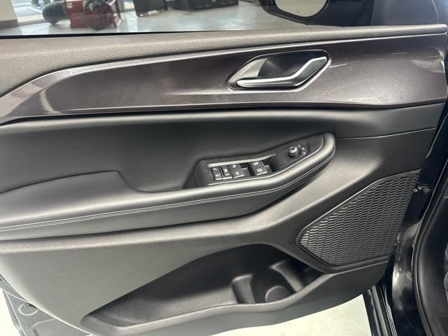 Used 2023 Jeep Grand Cherokee Altitude AWD/4WD image 19