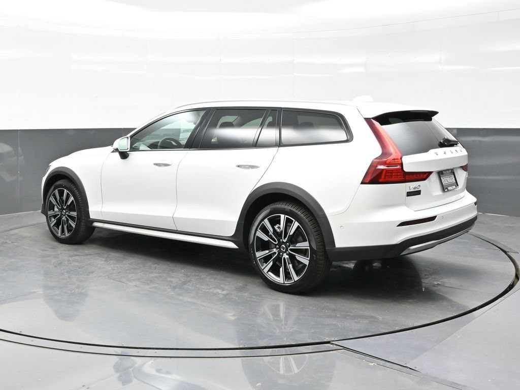 New 2026 Volvo V60 B5 Cross Country Ultra w/ Climate Package AWD/4WD image 4