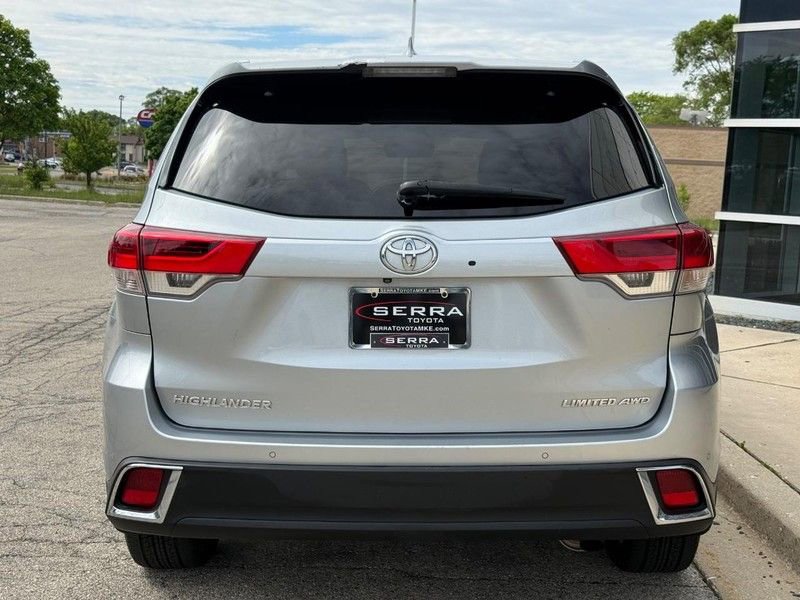 Used 2017 Toyota Highlander Limited w/ Carpet Mat Package AWD/4WD image 3