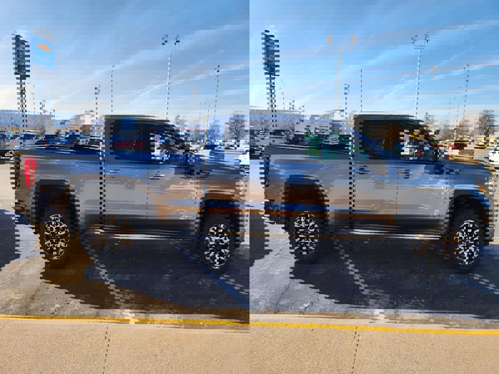 Used 2021 GMC Sierra 1500 AT4 w/ AT4 Value Package image 4