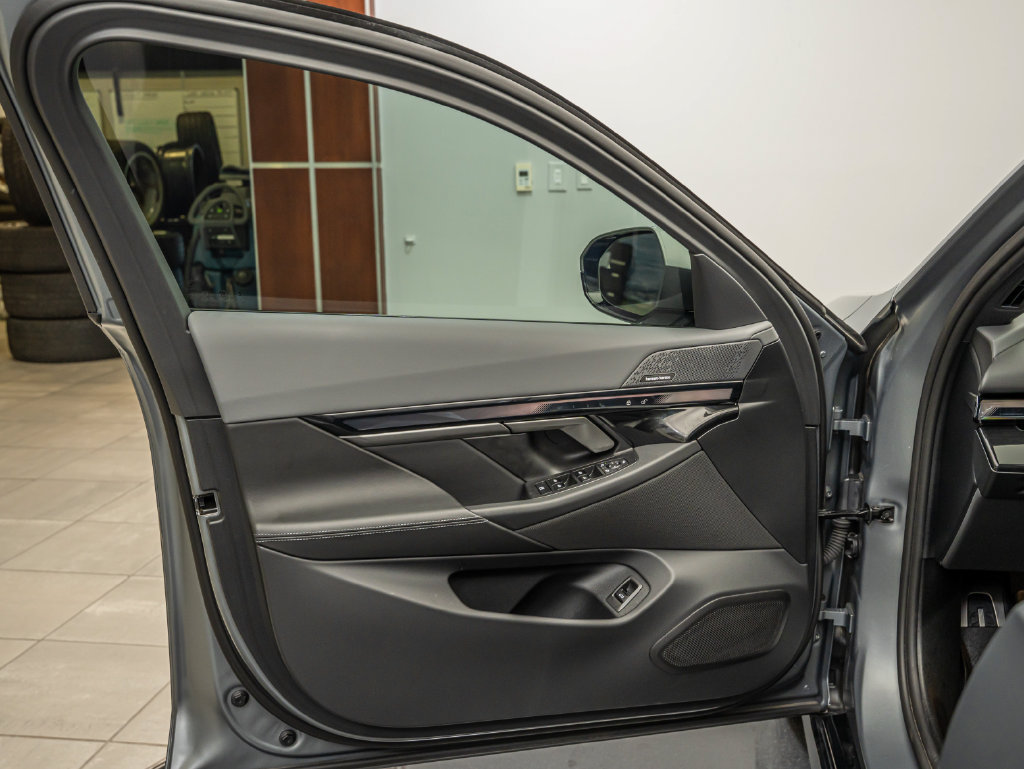 Used 2024 BMW i5 eDrive40i w/ M Sport Package RWD image 25