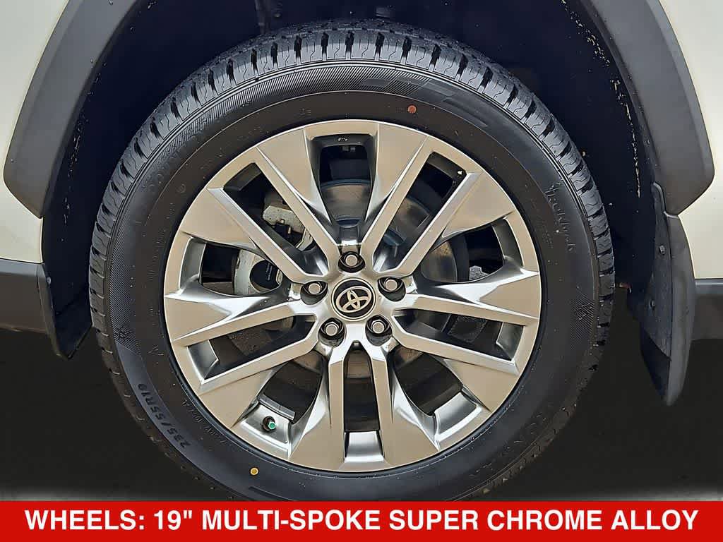 Used 2021 Toyota RAV4 XLE Premium FWD image 14