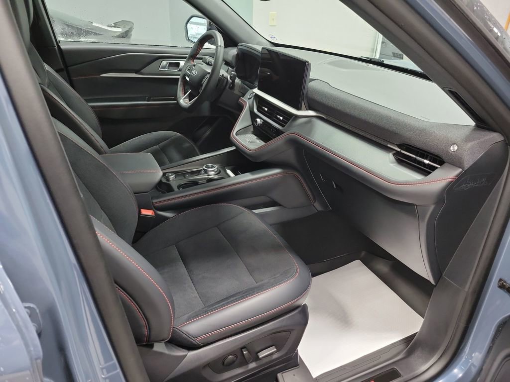 Used 2025 Ford Explorer ST image 24