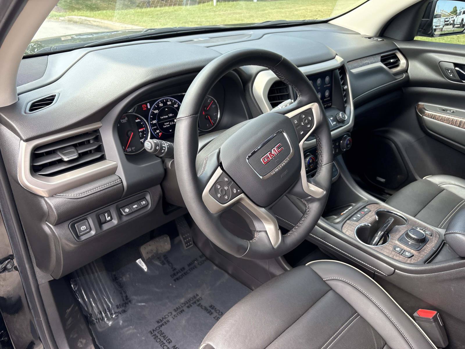 Used 2023 GMC Acadia Denali w/ Denali Technology Package FWD image 18