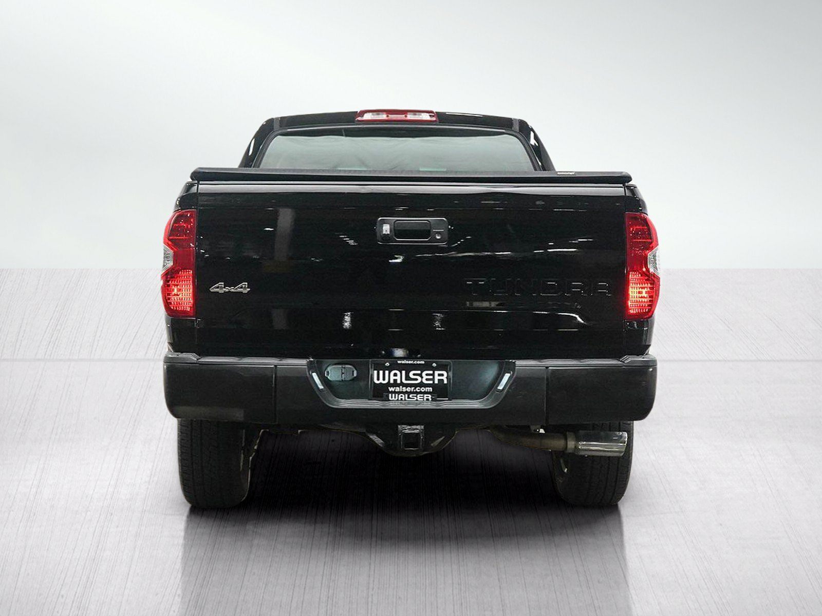 Used 2015 Toyota Tundra SR5 w/ SR5 Upgrade Package AWD/4WD image 4