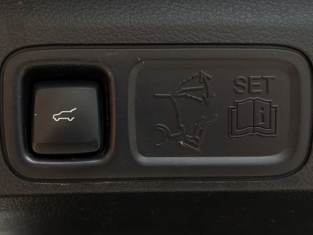 Used 2018 Lincoln Navigator Premiere image 34