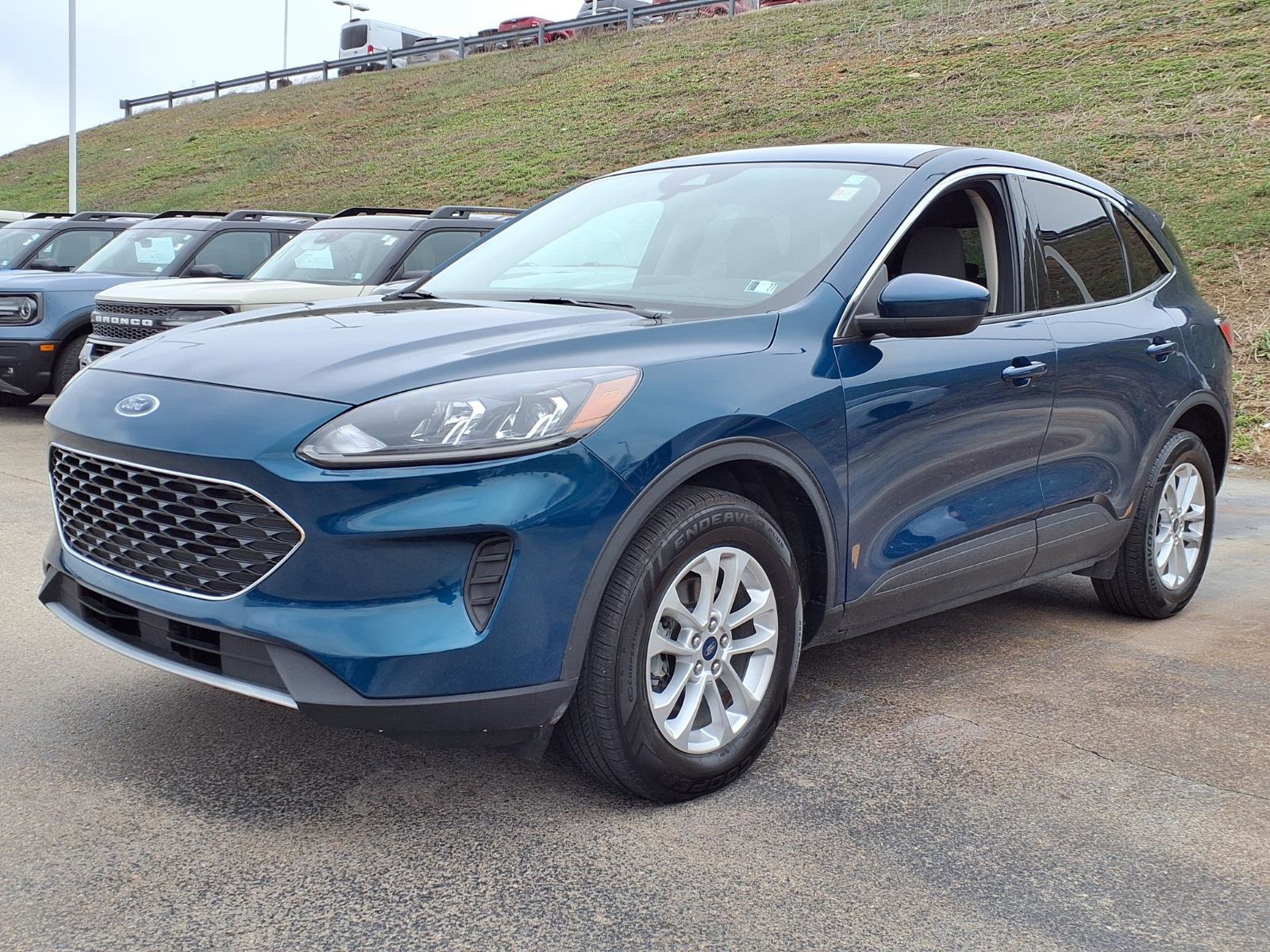 Certified 2020 Ford Escape SE image 3
