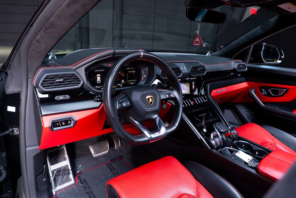 Used 2022 Lamborghini Urus AWD/4WD image 30