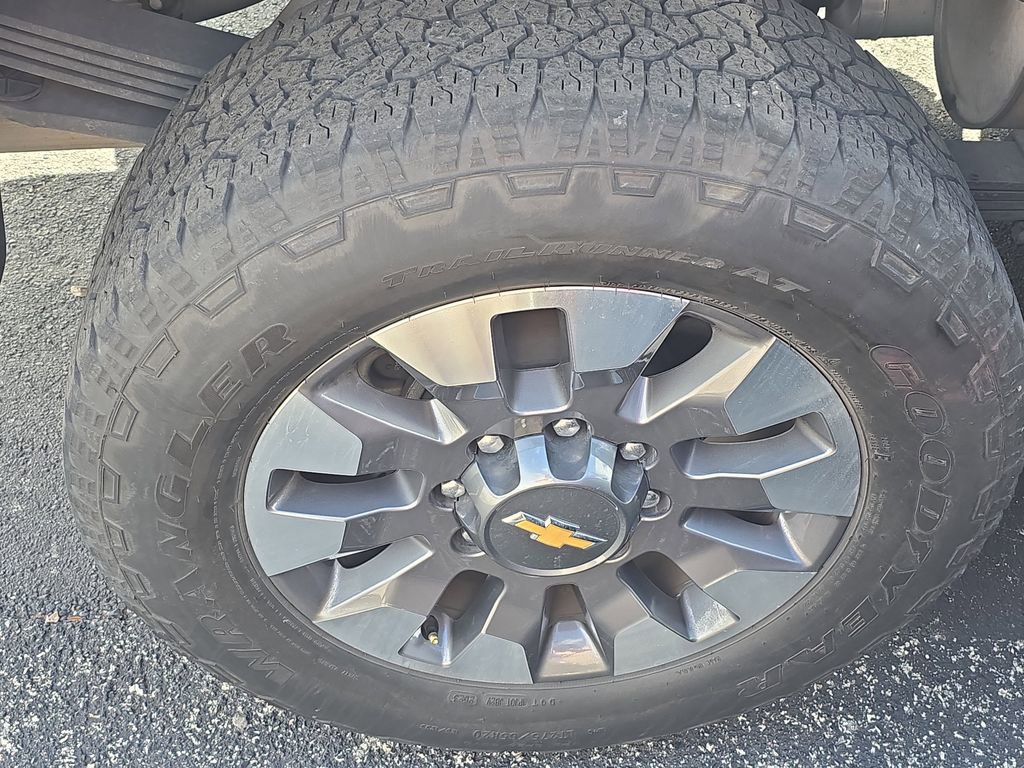 Used 2024 Chevrolet Silverado 2500 Custom w/ Custom Value Package image 8