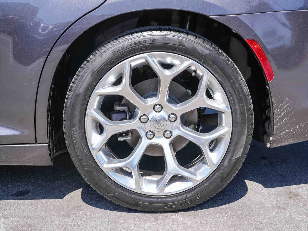 Used 2016 Chrysler 300 C Platinum RWD image 10