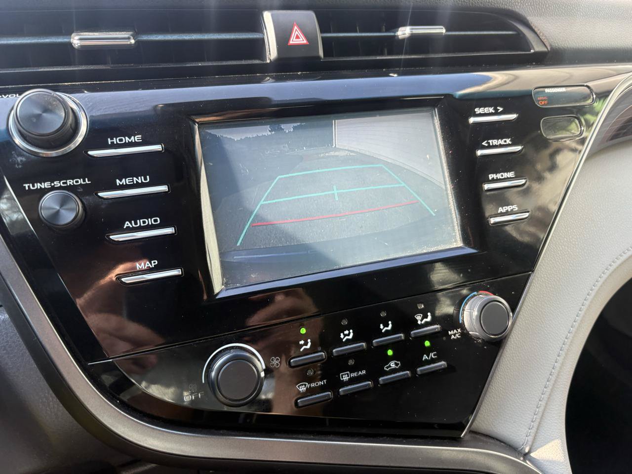 Used 2019 Toyota Camry LE FWD image 19