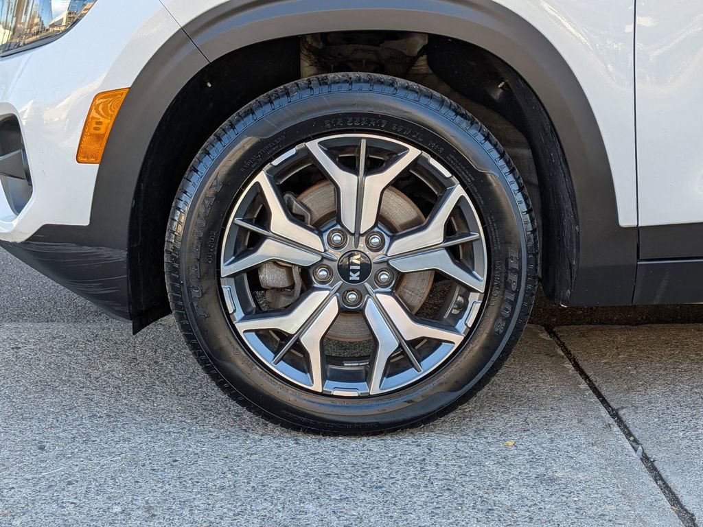 Used 2021 Kia Seltos EX image 28