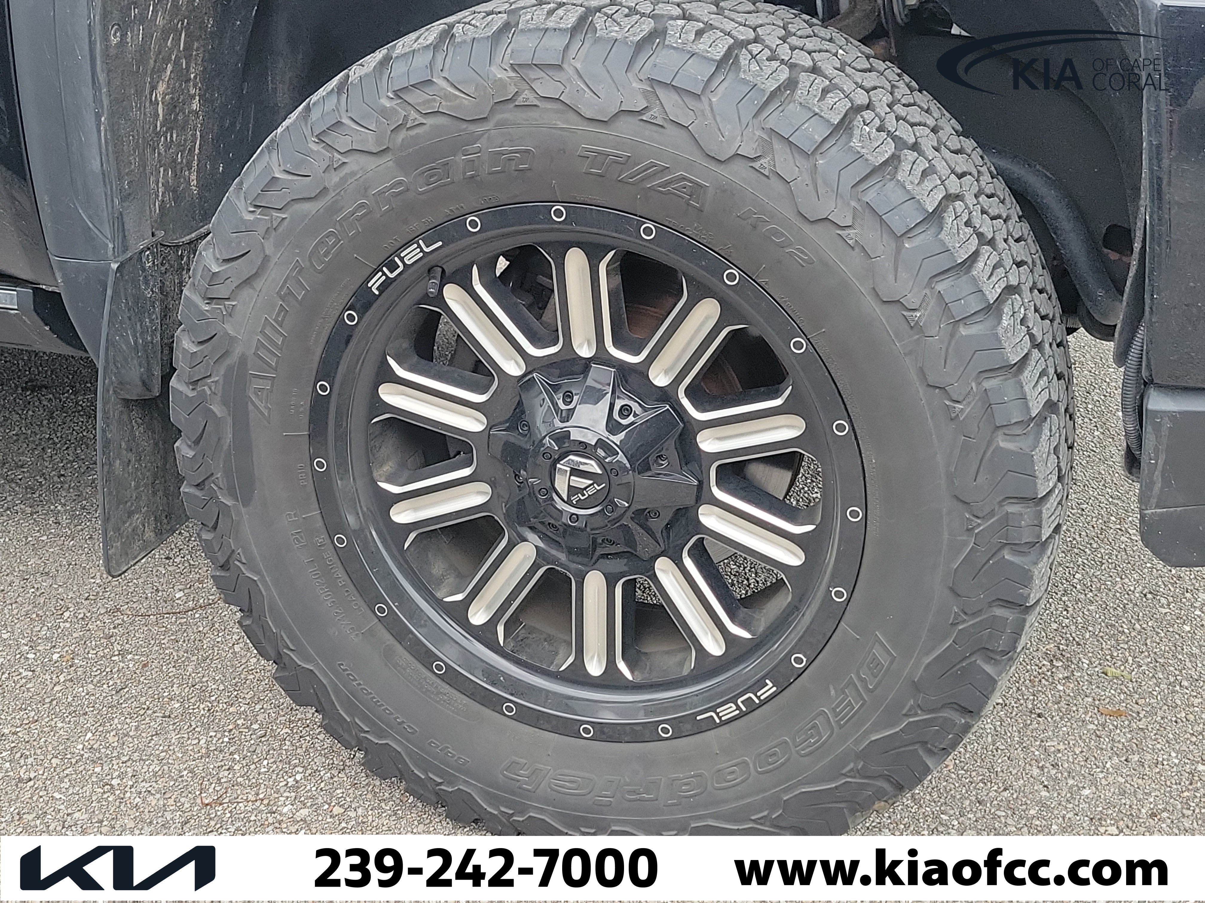 Used 2023 GMC Sierra 2500 Denali w/ Denali Black Diamond Edition AWD/4WD image 7