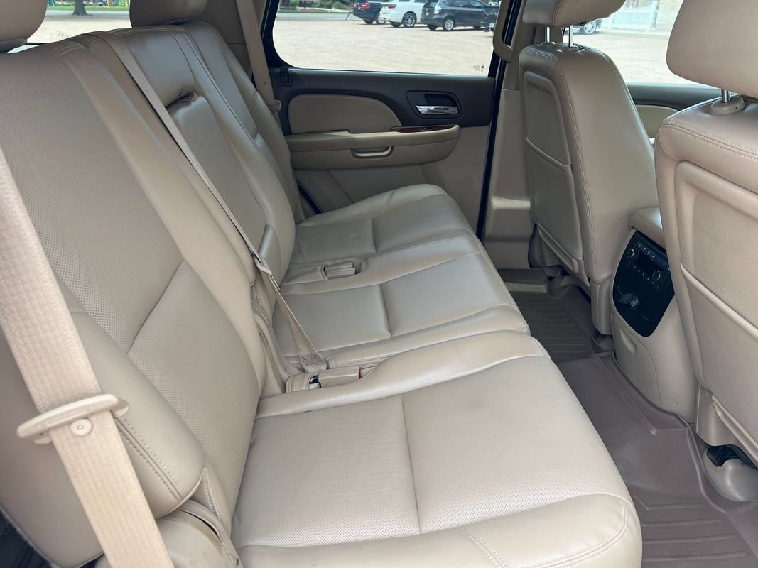 Used 2013 GMC Yukon SLT w/ SLT-2 Equipment Package AWD/4WD image 14
