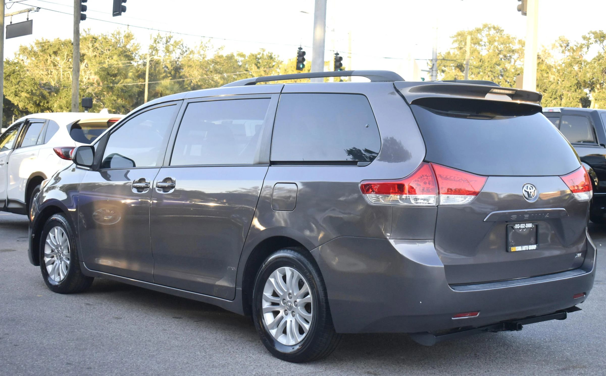 Used 2014 Toyota Sienna XLE image 5