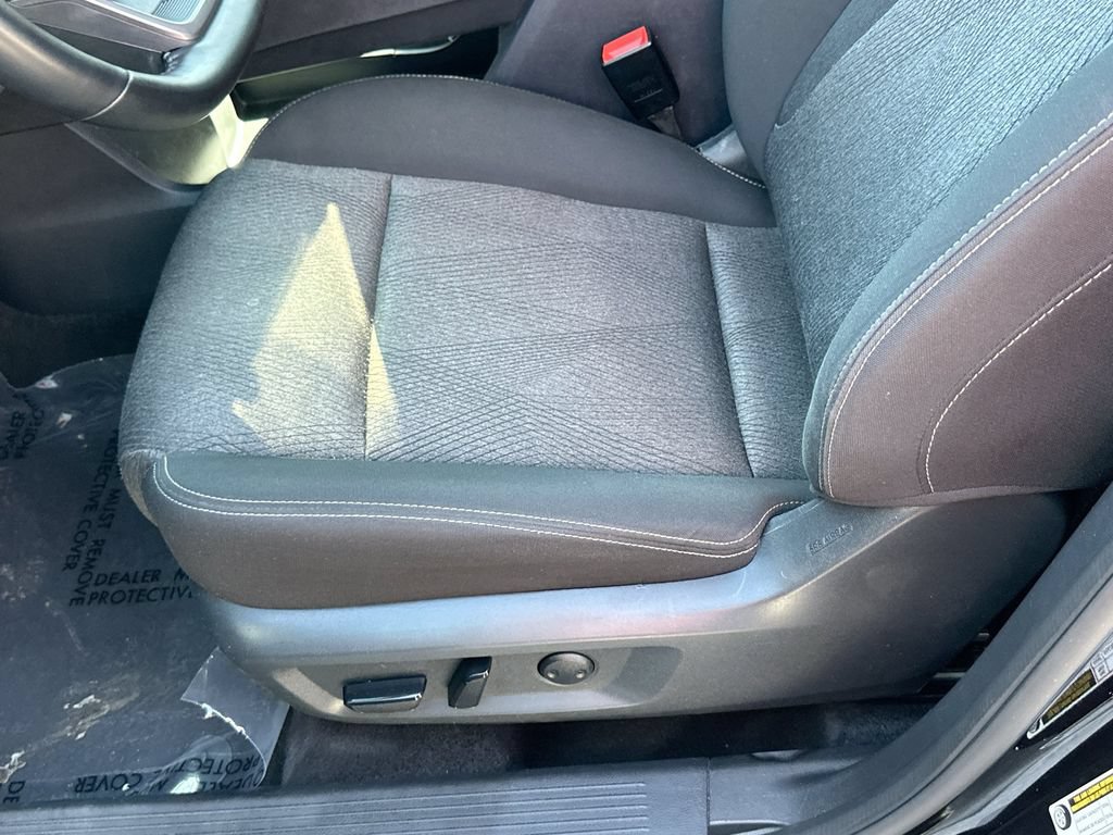 Used 2025 Nissan Rogue SV FWD image 18