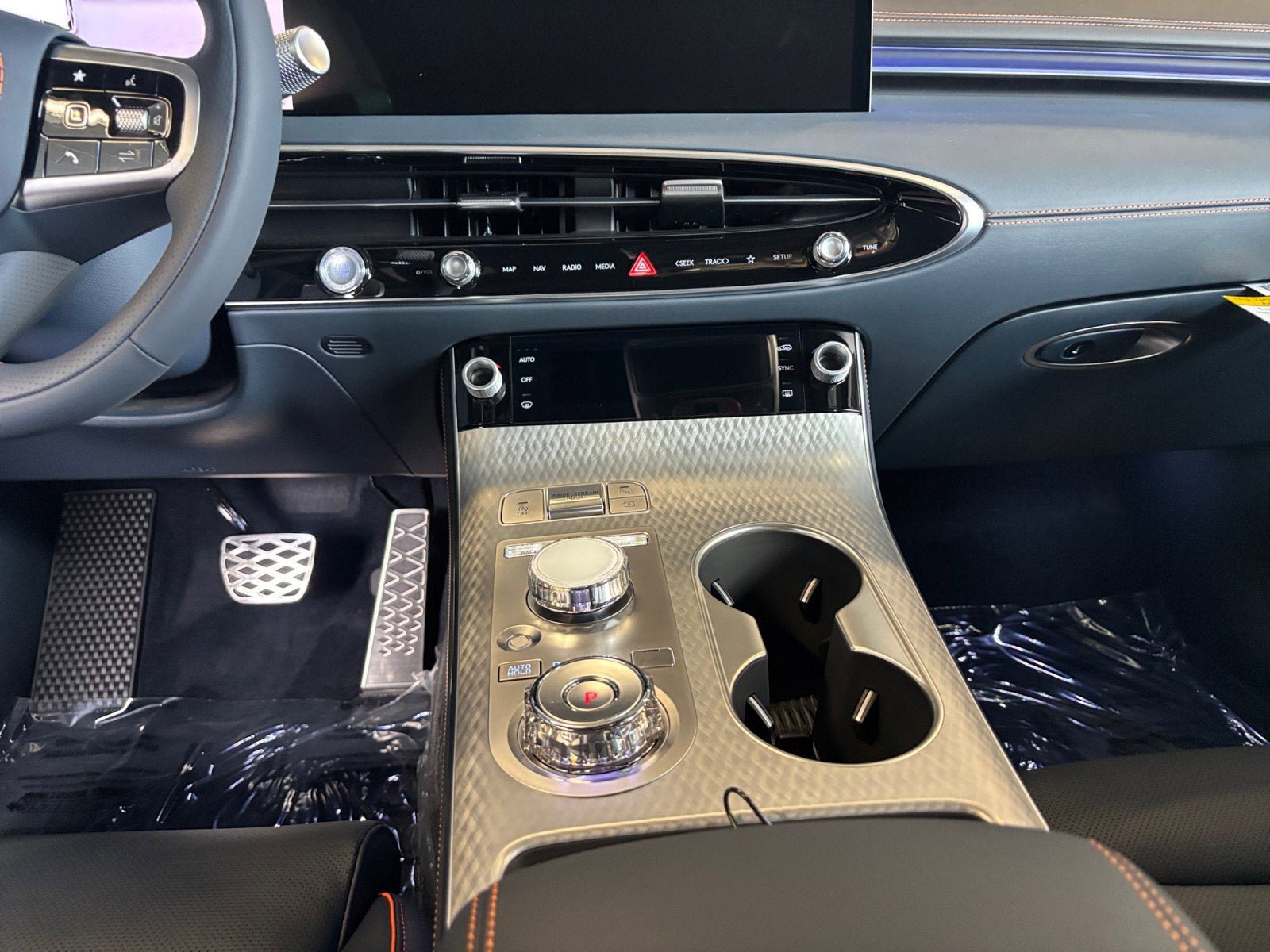 New 2026 Genesis GV70 2.5T Sport Prestige AWD/4WD image 11