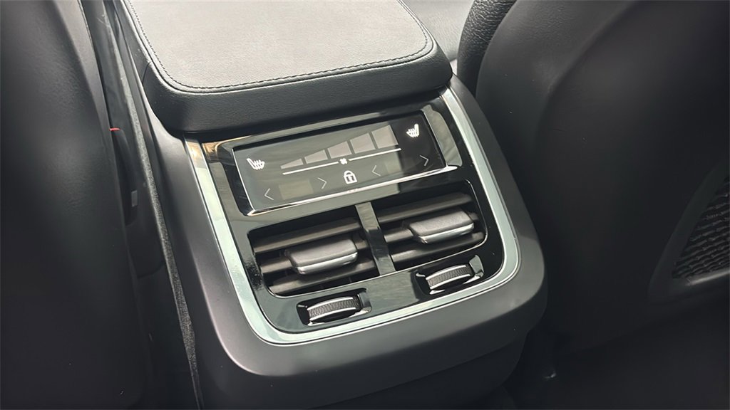 Certified 2023 Volvo XC90 B6 Core w/ Climate Package image 9