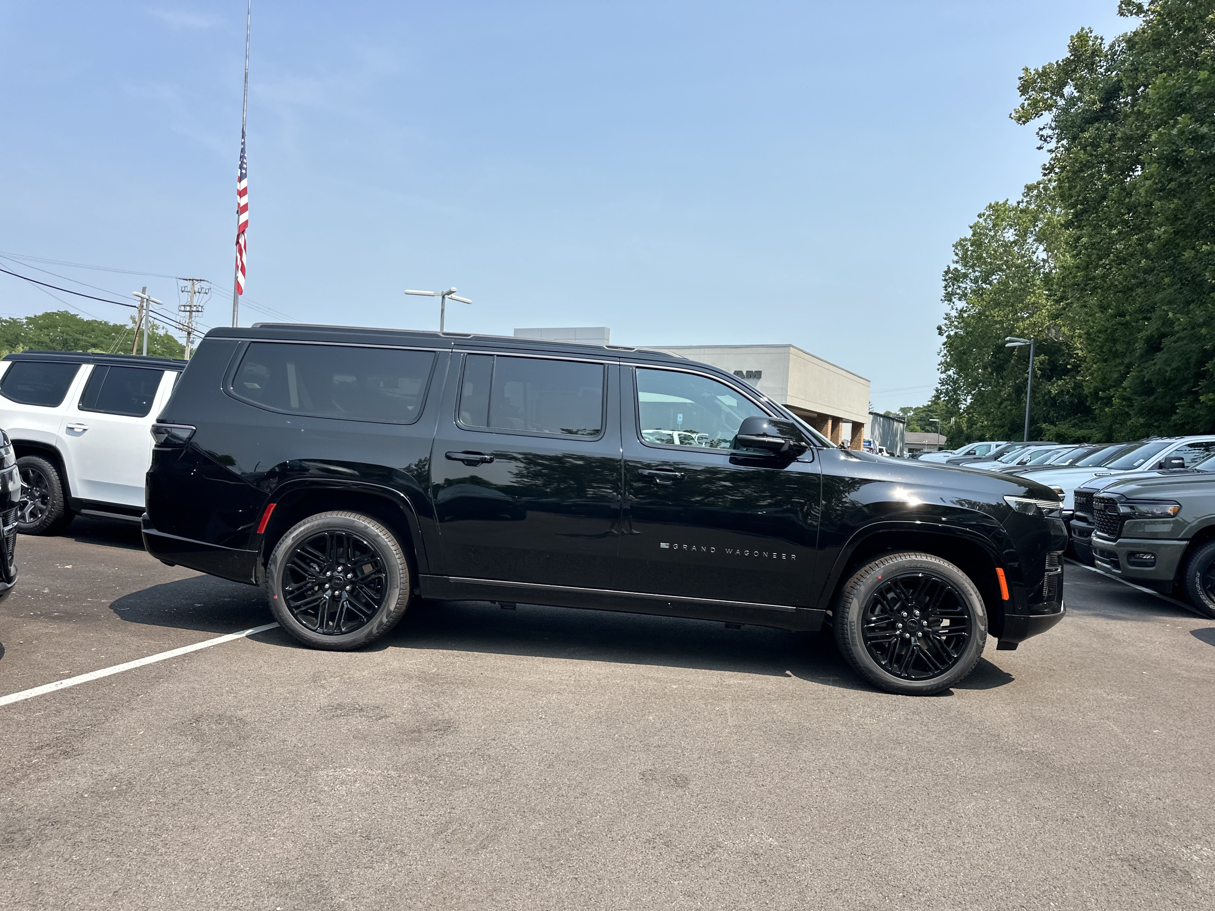 New 2026 Jeep Grand Wagoneer L Limited AWD/4WD image 18