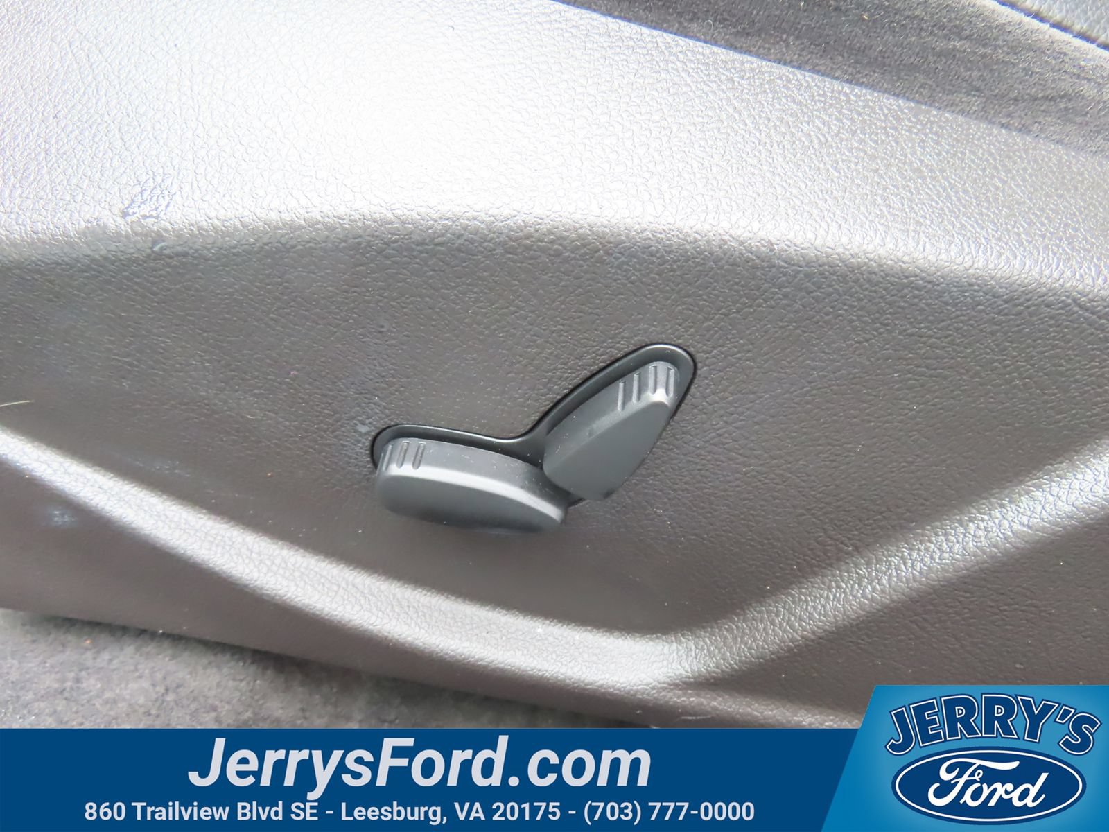 Used 2012 Ford Focus Titanium FWD image 30