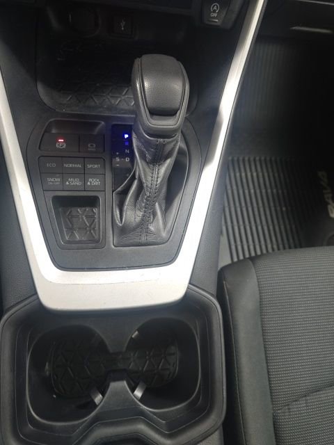 Used 2020 Toyota RAV4 LE w/ All Weather Liner Package image 31