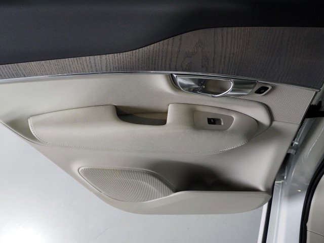Used 2025 Volvo XC90 T8 Plus w/ Protection Package Premier image 57