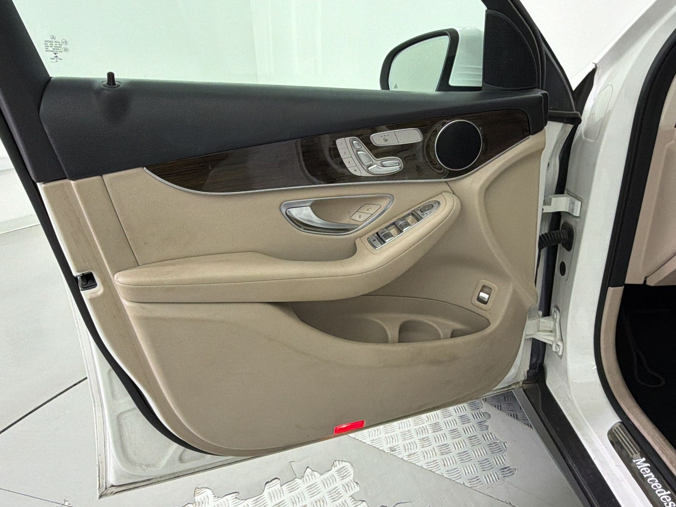 Used 2021 Mercedes-Benz GLC 300 image 24