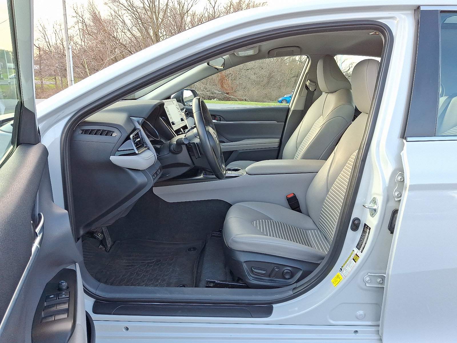 Used 2023 Toyota Camry SE image 14