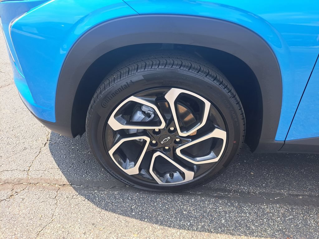 Used 2025 Chevrolet Trax RS w/ Sunroof Package FWD image 36