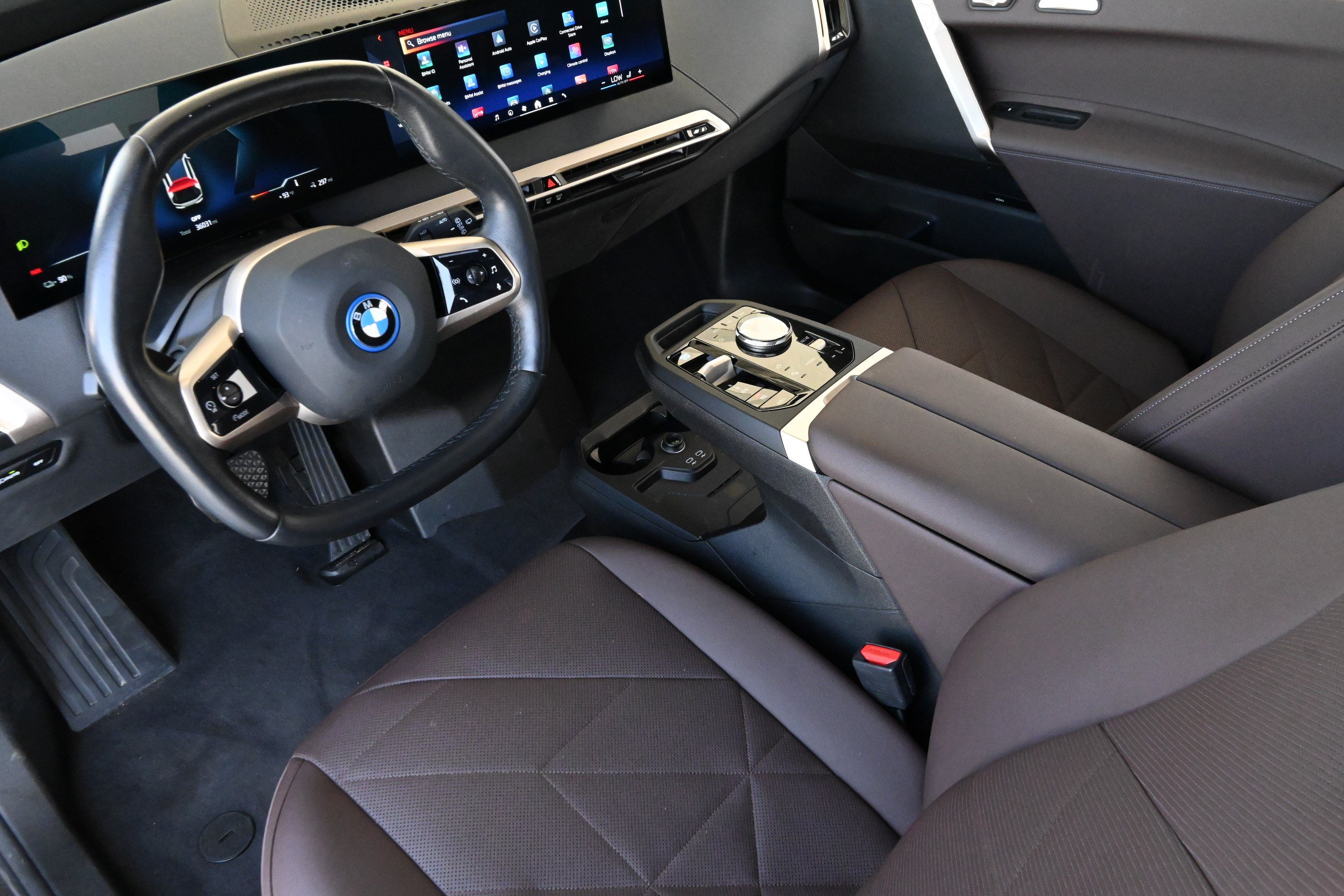 Used 2024 BMW iX xDrive50 w/ Premium Package AWD/4WD image 14