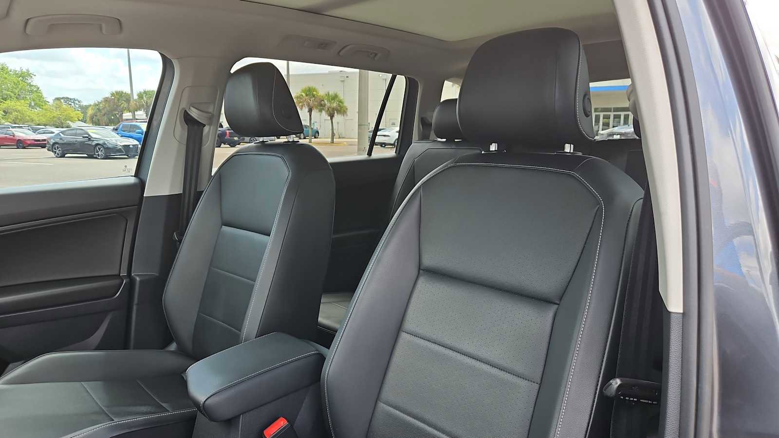 Used 2021 Volkswagen Tiguan SE w/ Panoramic Sunroof Package FWD image 13