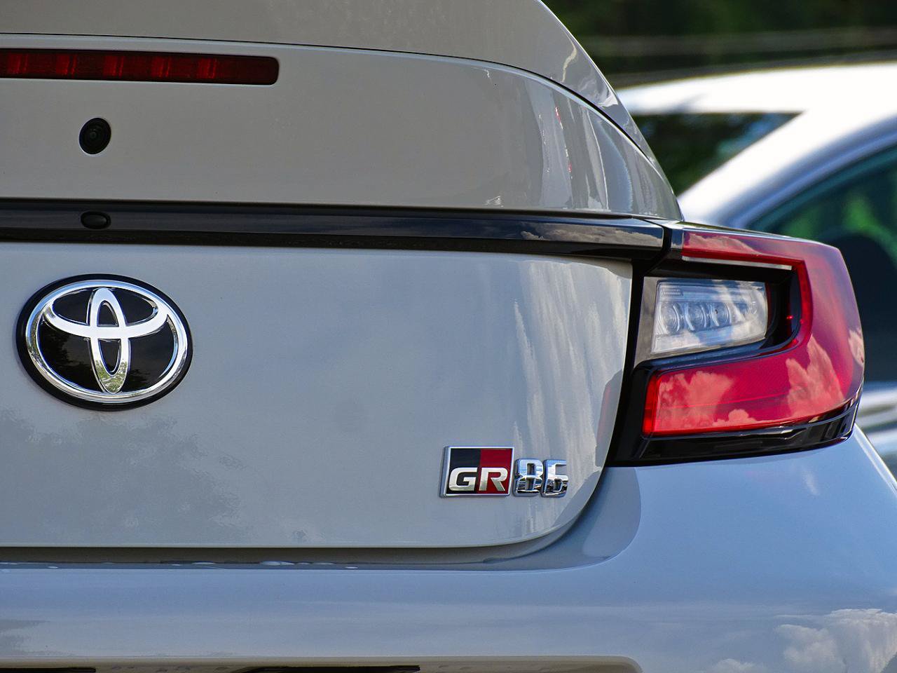 Used 2025 Toyota GR86 Premium w/ Performance Package RWD image 15
