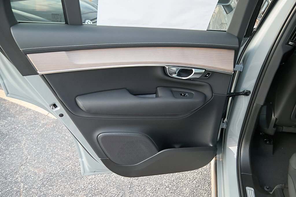 New 2026 Volvo XC90 B6 Plus image 18