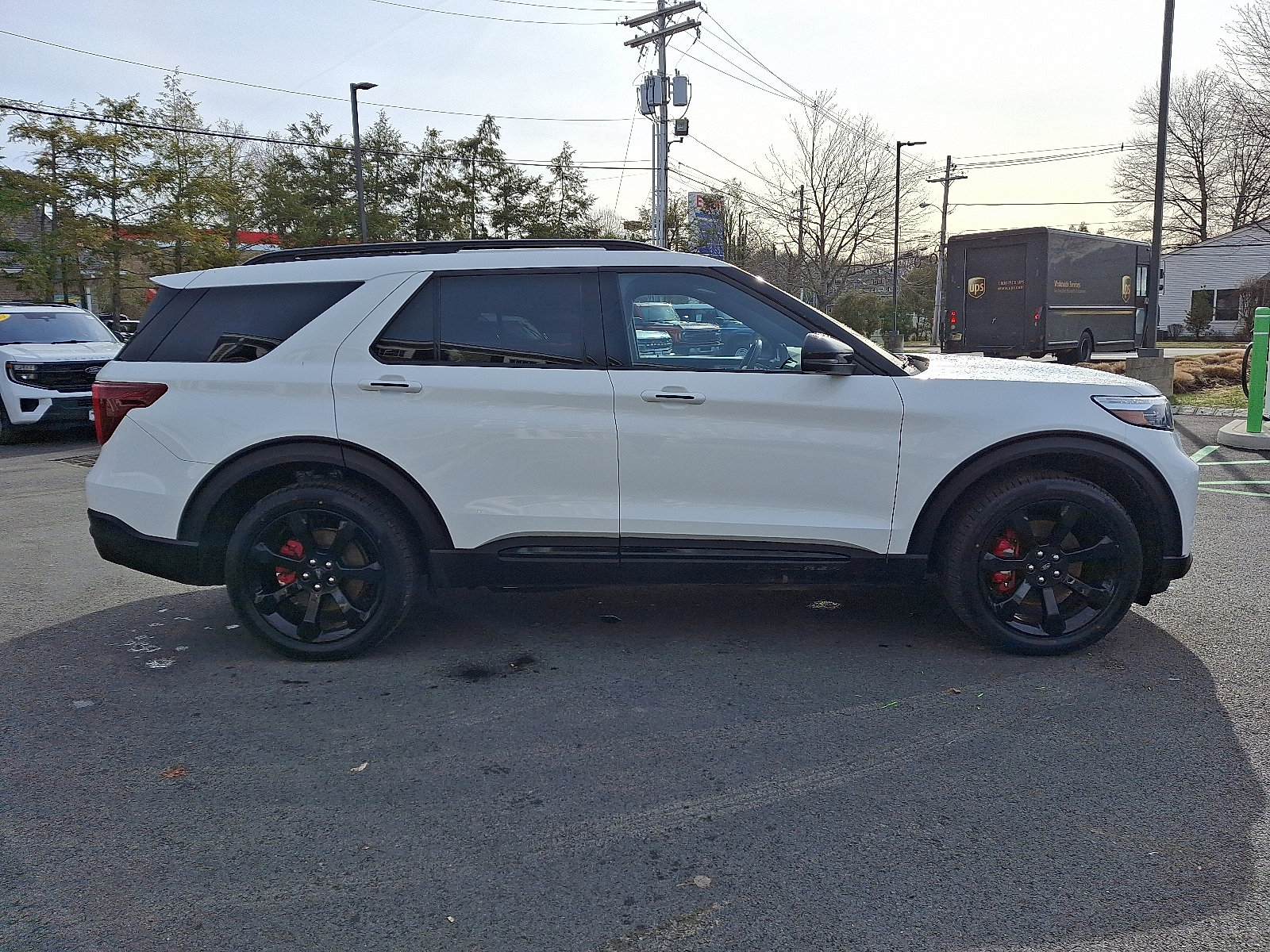 Used 2023 Ford Explorer ST w/ Equipment Group 401A image 4