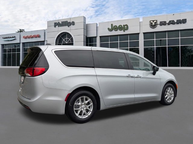 New 2026 Chrysler Voyager LX FWD image 4