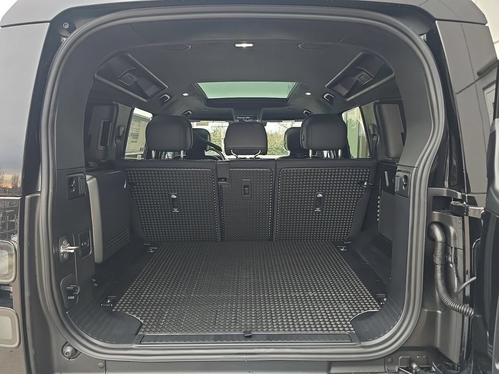 New 2026 Land Rover Defender 110 V8 AWD/4WD image 26