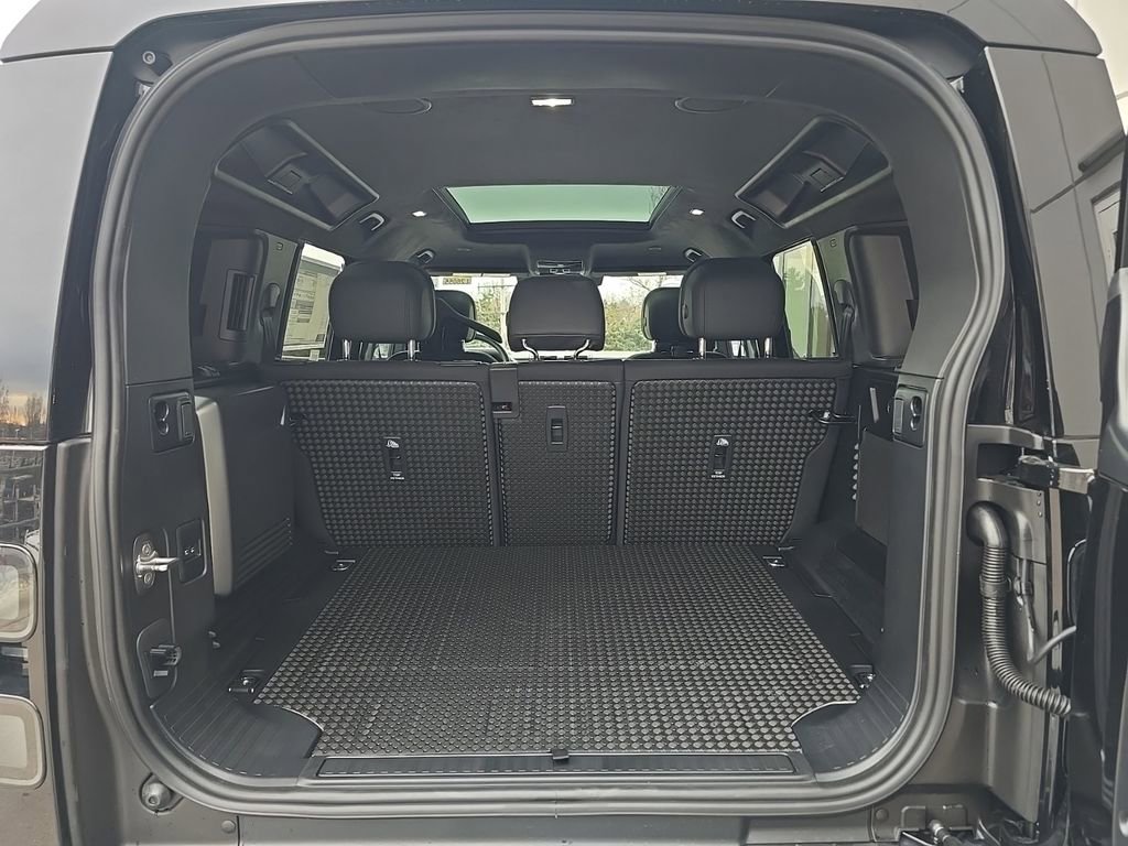 New 2026 Land Rover Defender 110 V8 AWD/4WD image 26